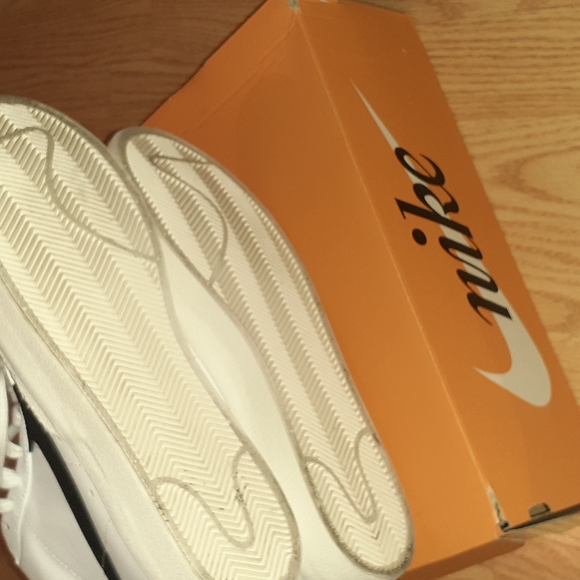 Nike - Picture 5 of 7